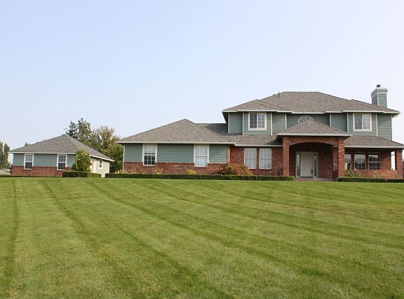2nd image of 3448 Eastlake Dr