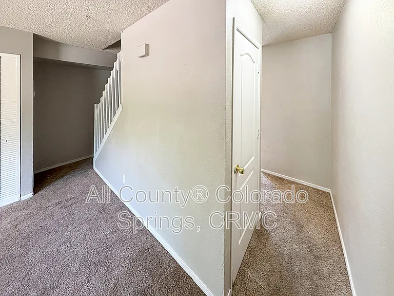 347 W Iowa Ave — Photo 4