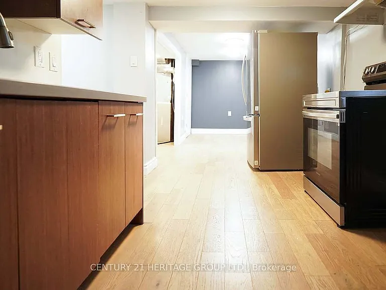 328 Moore Park Ave #LOWER — Photo 11