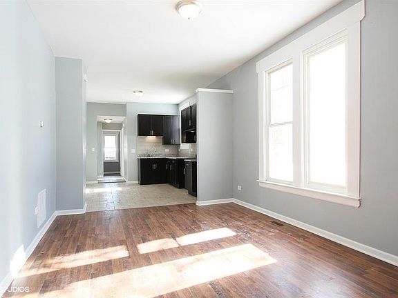 3rd image of 6949 S Woodlawn Ave #2