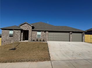 1042 Vista Ave, Prairie Grove, AR 72753