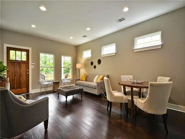 Living room - 5106A Caswell Ave