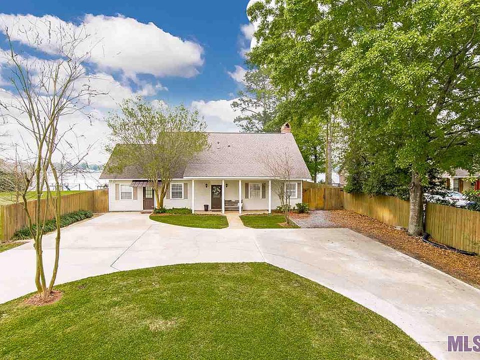 1st image of 2409 False River Dr