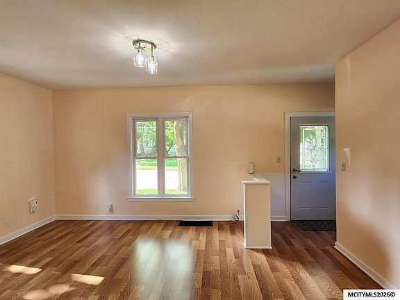 4th image of 326 1st St NW