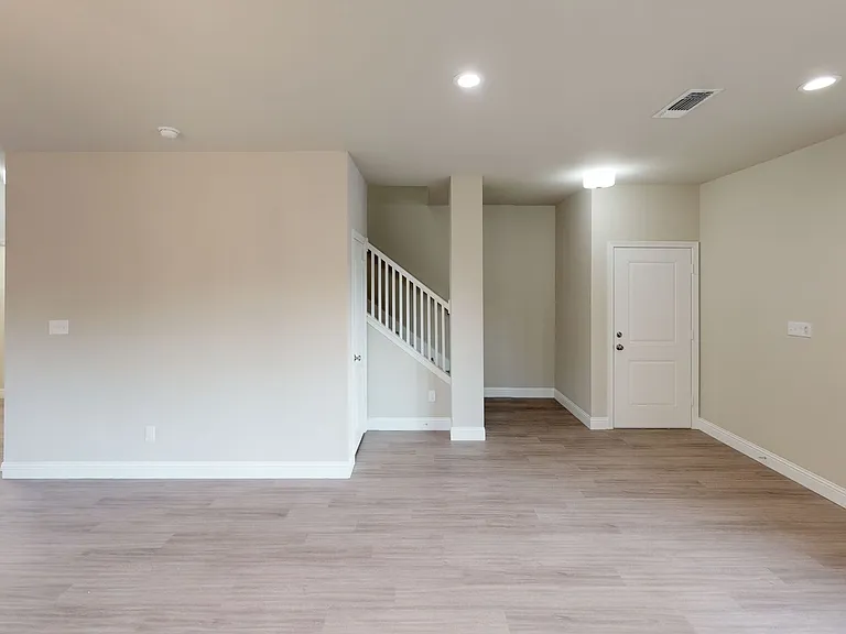 1003 Avenue A — Photo 20