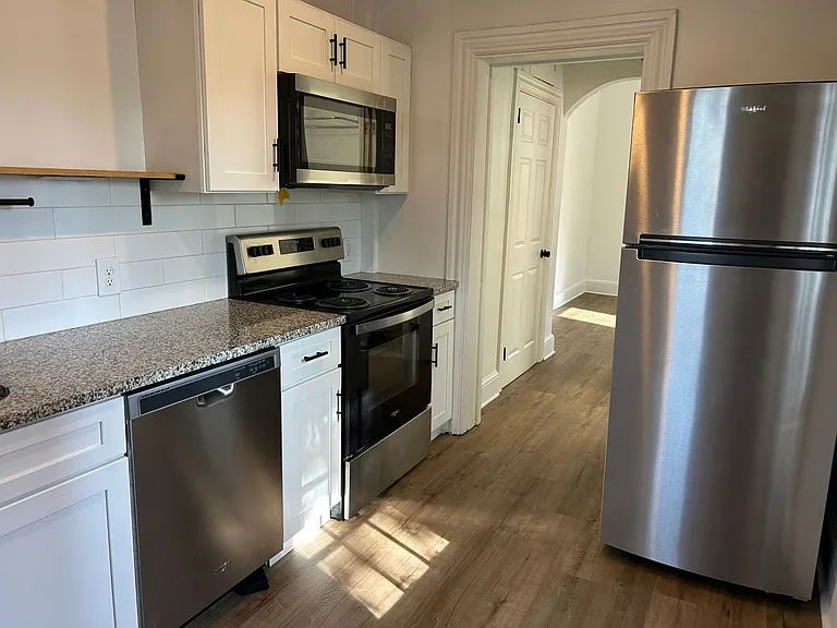 126 1/2 E Lemon St — Photo 2