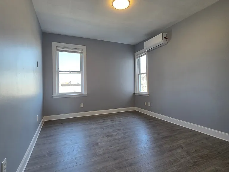 228 Atwells Ave 3rdflr 3b/1b Renovated! Greatlocale! Spacious! Prkg! — Photo 11