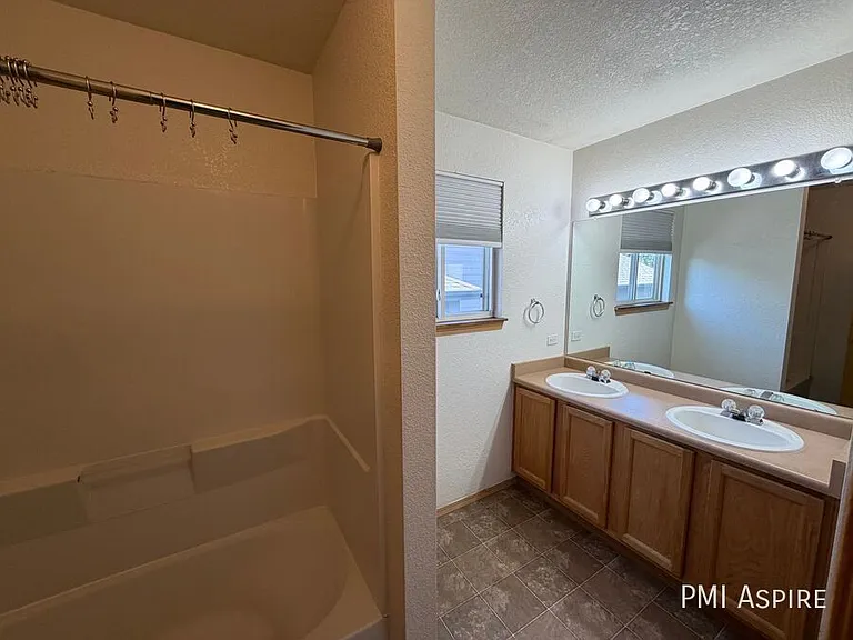 10489 Taylor Ave — Photo 12