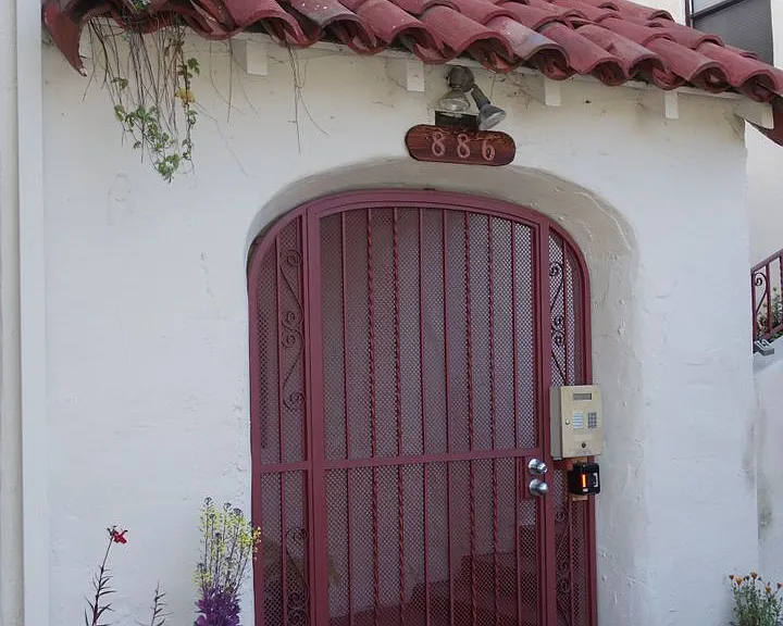 886 Cleveland St — Photo 2
