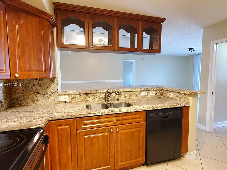 577 SW 111th Ln #203 — Photo 7