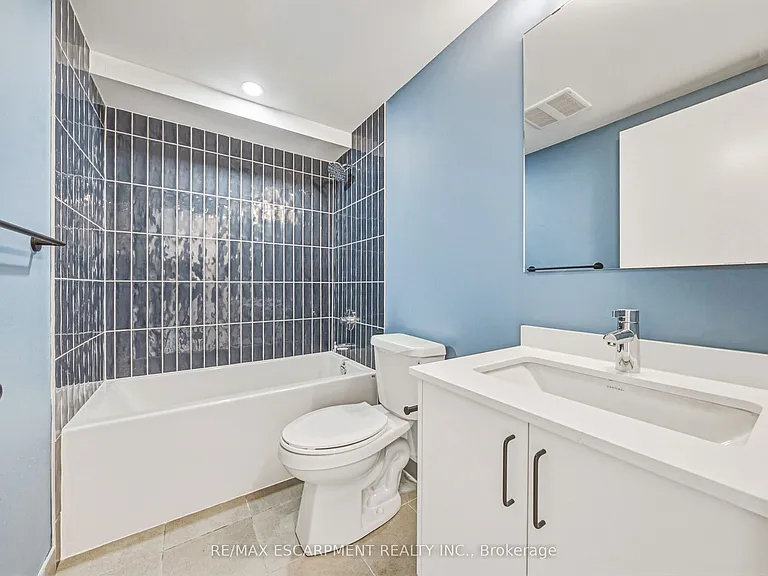 325 James St S #208 — Photo 4