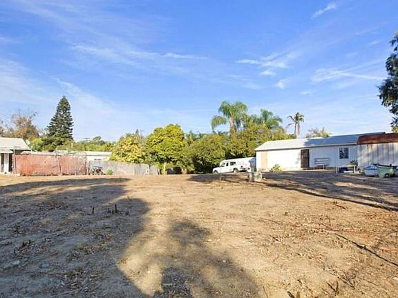 3rd image of 2245 Ivy Rd