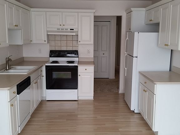 2nd image of 41045 Glenleven Ct