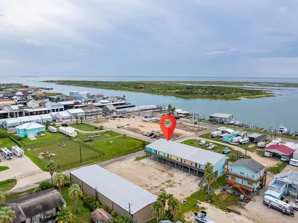 1402 W Commerce St #2, Port O Connor, TX 77982