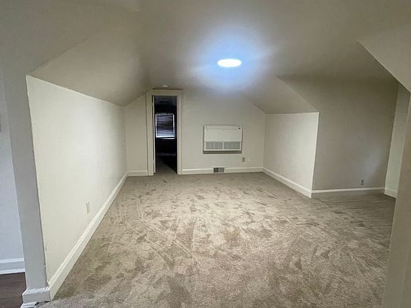 3rd image of 124 Tyler Cres W #B