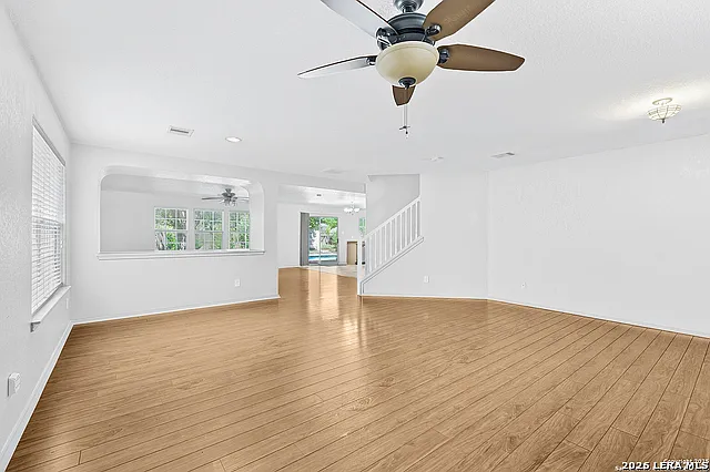 3 bed, 2.5 bath, 2721 sqft, $2,550 — Photo 3