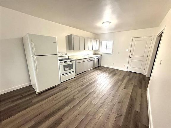 2nd image of 1212 Brockenbraugh Ct APT D