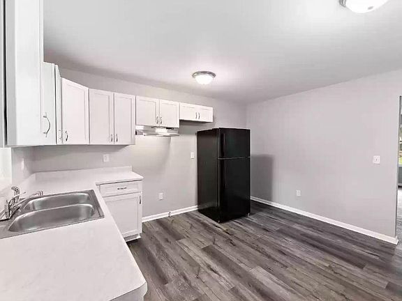 5th image of 3303 Brown St #3303