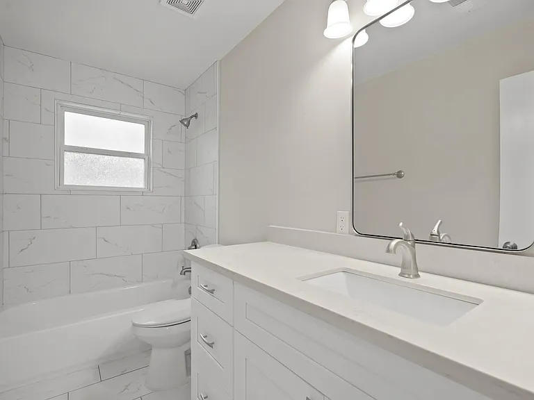 2122 Stadium Dr — Photo 15