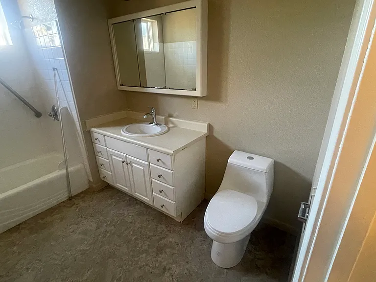 1412 Slater St — Photo 2