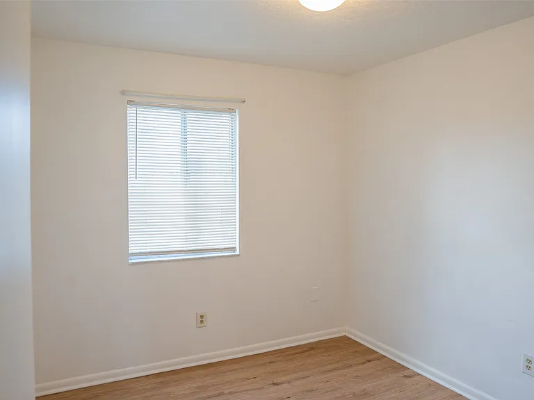 2323 Huntington Green Ct — Photo 4