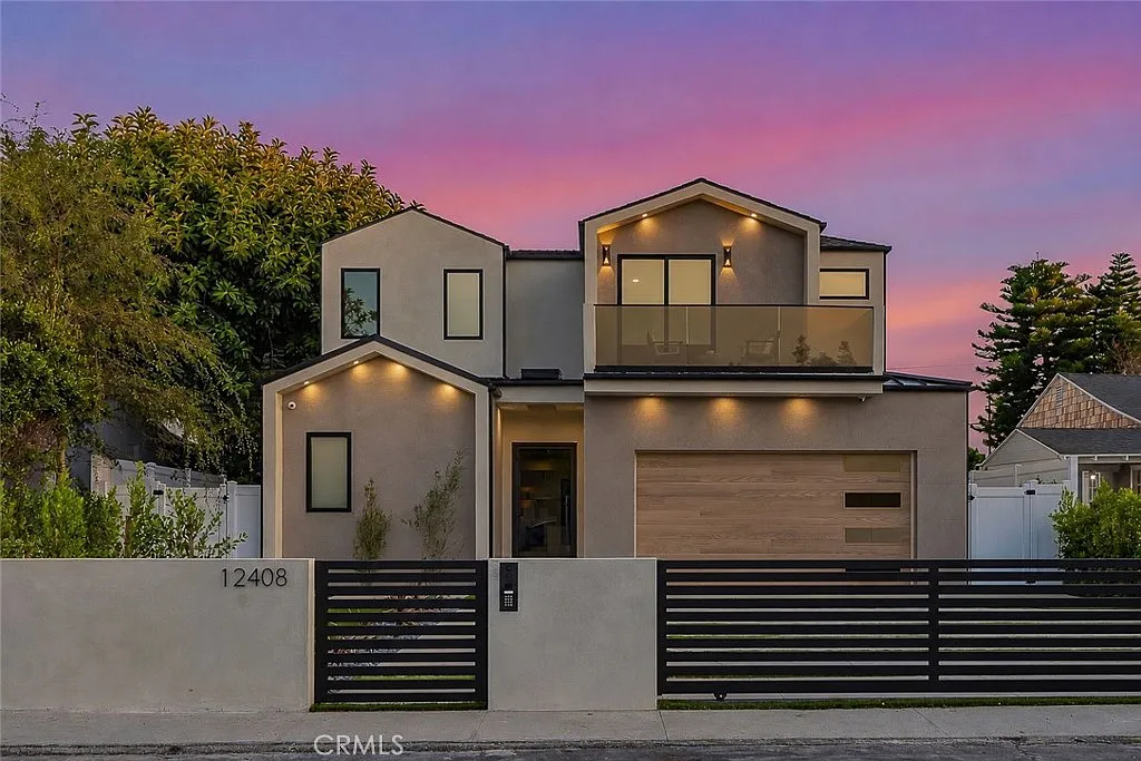 5 bed, 5.5 bath, 3985 sqft, $26,000 — Photo 1