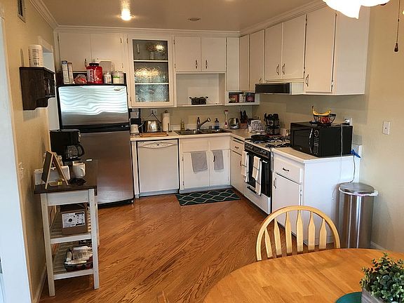 4th image of 248 E Briardale Ave #4
