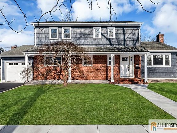 3rd image of 27 Sheppard Pl