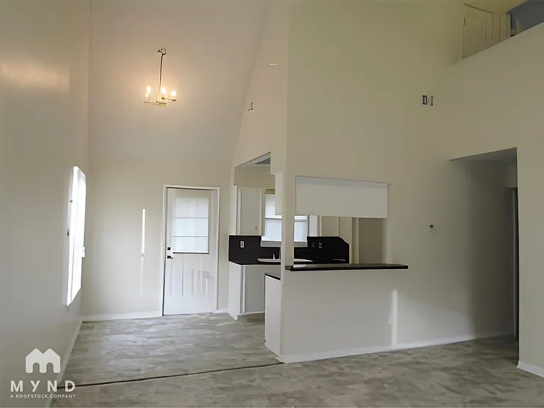 2112 Wavell St — Photo 3