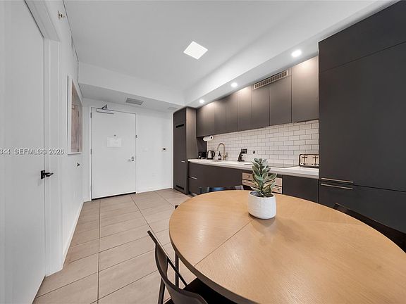 3rd image of 227 NE 2nd St APT 3107