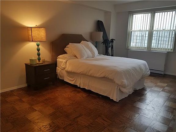 4th image of 400 E 54th St APT 25B