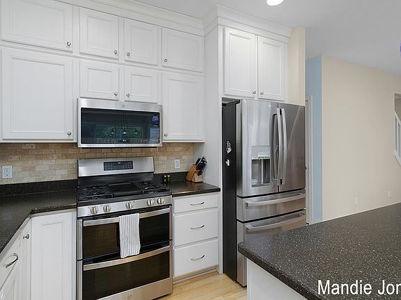 5th image of 1463 Ponstein Dr