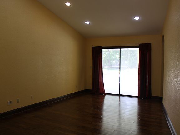 5th image of 988 Stone Creek Ct
