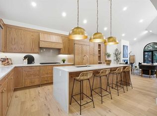 3 E Varsity Ridge Ter NW, Calgary, AB T3A 4Y2