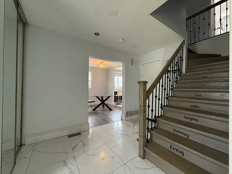 70 Jill Cres — Photo 6