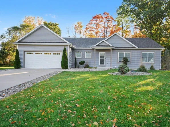 53440 Wallace Ln, South Bend, IN 46635