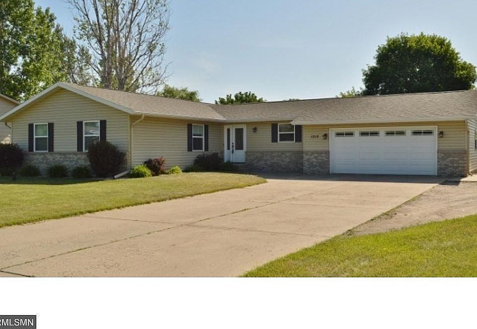 Large lot & fenced back yard