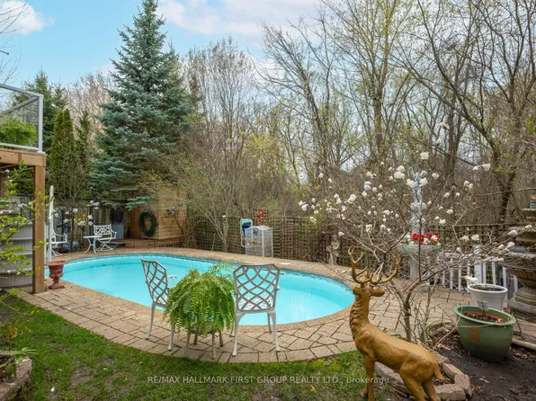 990 Glenbourne Dr, Oshawa, ON L1K 2P9