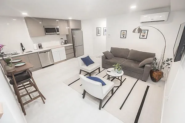 2 bed, 1000 sqft, $2,600 — Photo 2