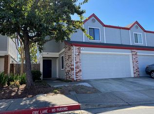 18 Town Square Pl, Oakland, CA 94603