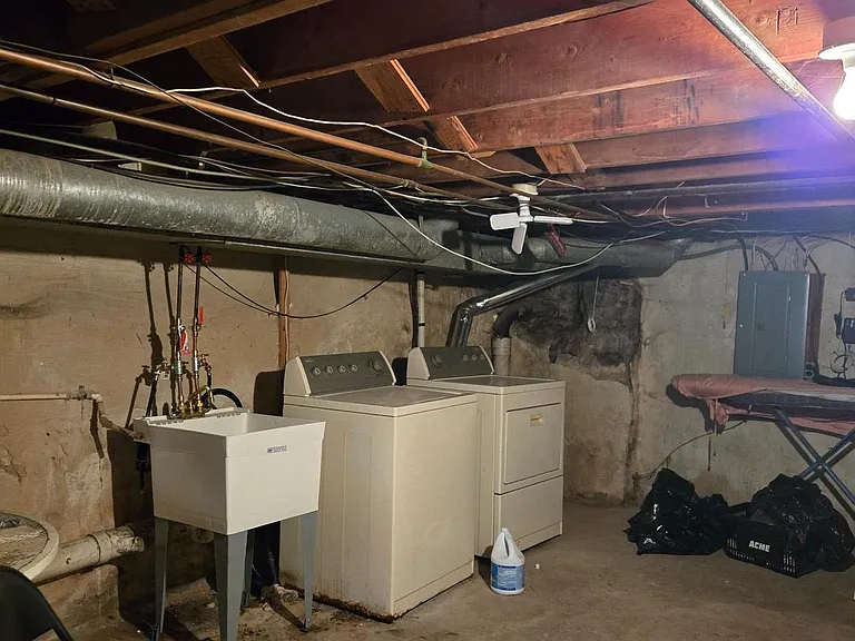 1351 Christian St — Photo 24
