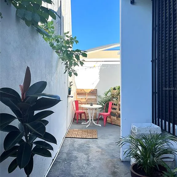 205 Las Flores — Photo 1