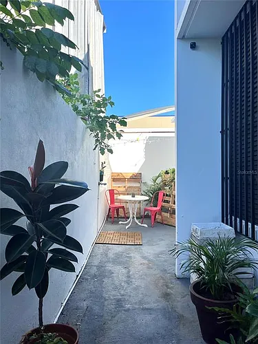 205 Las Flores Photo 1