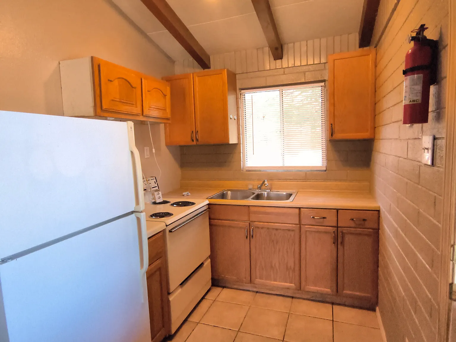 2 bed, 650 sqft, $850 — Photo 2