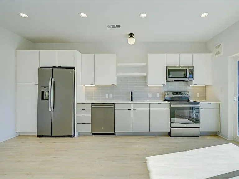 100 W Mockingbird Ln #403 — Photo 11