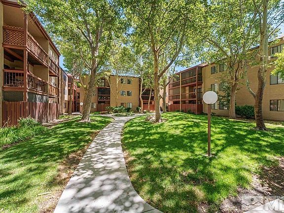 4th image of 2955 Lakeside Dr Unit 220