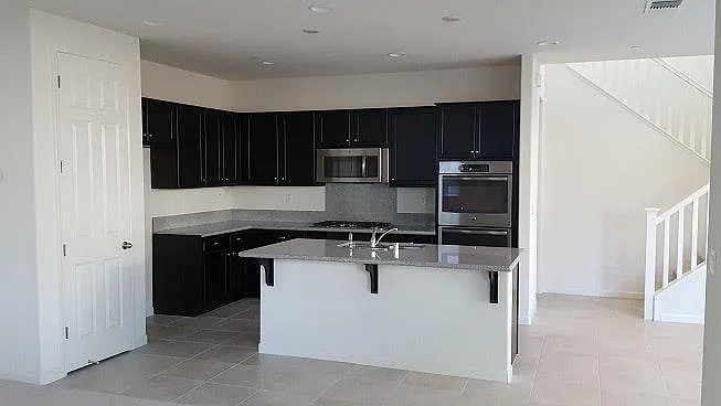155 W Ladd Dr — Photo 3