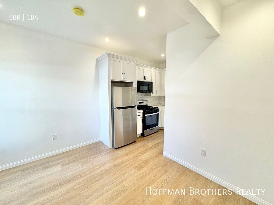 1st image of 5840 Willoughby Ave #9A