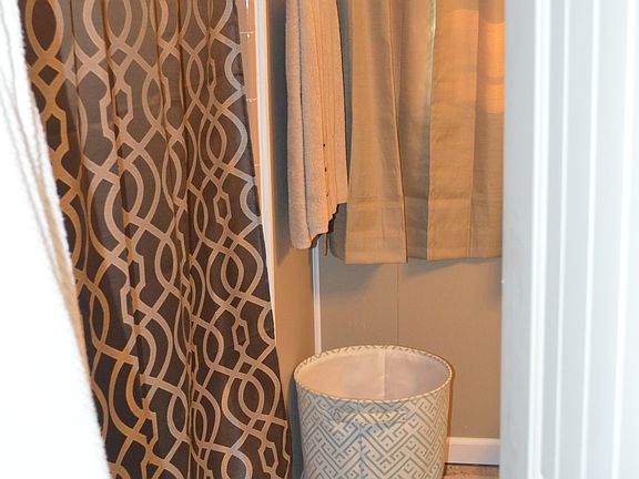 4th image of 198 Lancewood Cir