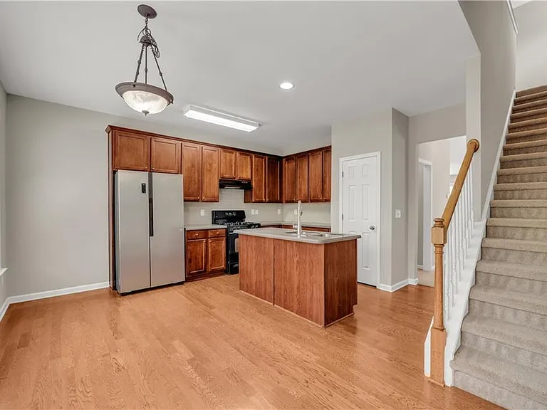 501 Grove Field Ct — Photo 30